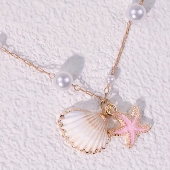 Jewelry - Pink Starfish Seashell & Pearl Gold Toned Necklace